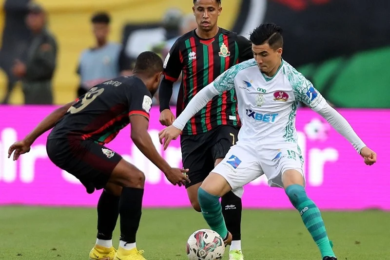 Alt= le Raja galère en Botola D1. 