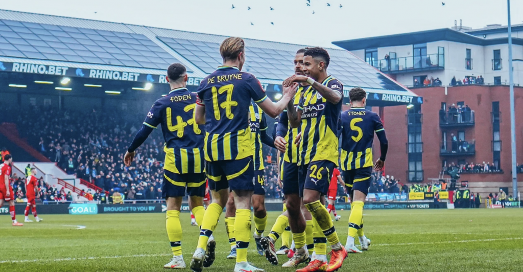 Alt= Man City bat Leyton Orient et file en 8e de finale de FA Cup.