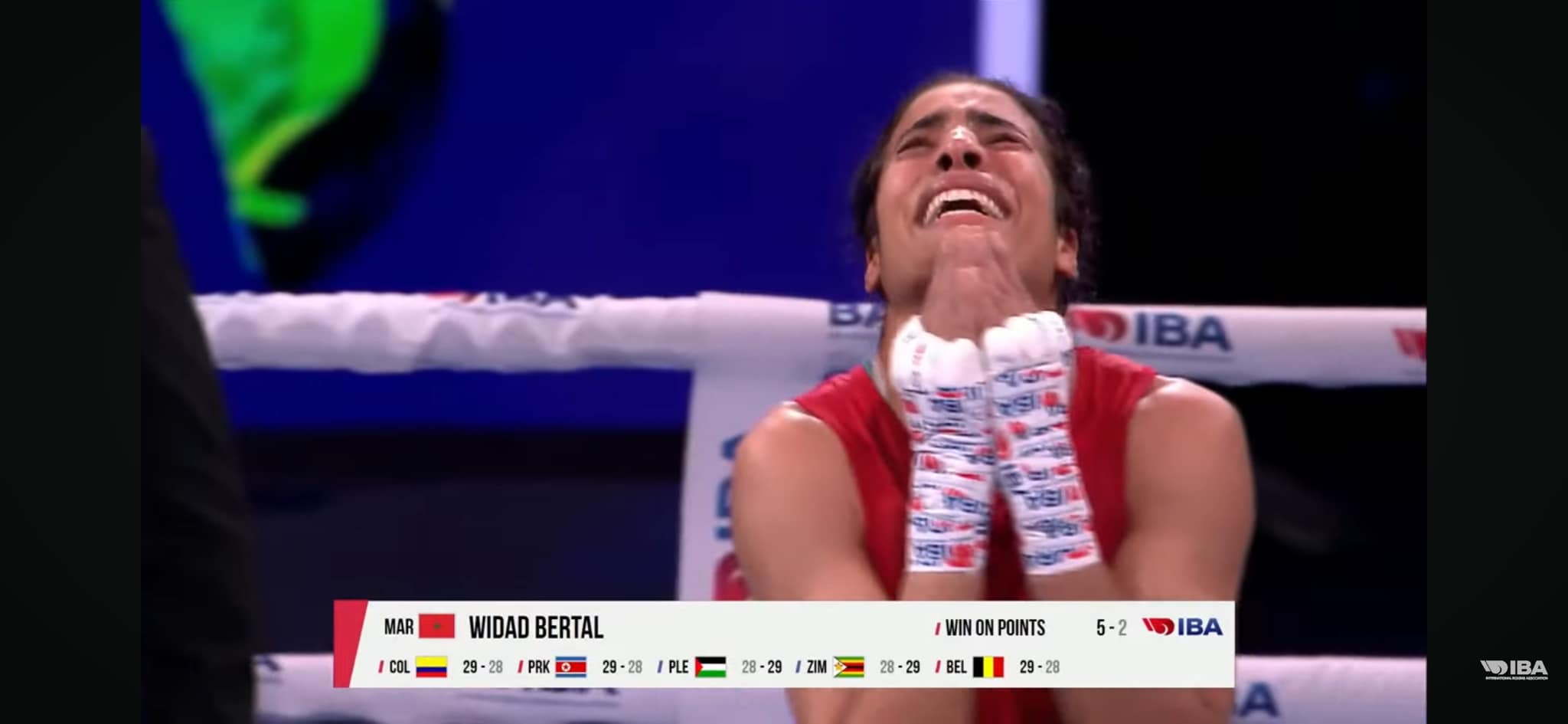 Boxe : Widad Bertal sacrée championne du monde .