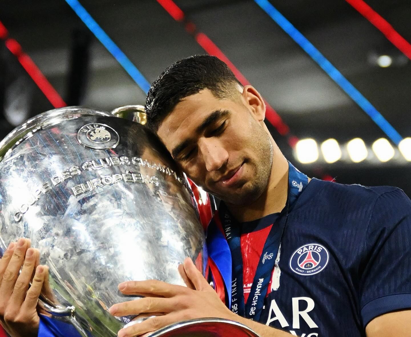 Le latéral marocain atteint désormais 80 millions d’euros, selon Transfermarkt, établissant un nouveau record personnel.