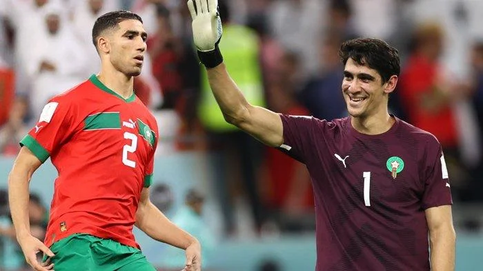 Alt= Bounou noté 8,7 et Hakimi 7,7 par Sofascore. 