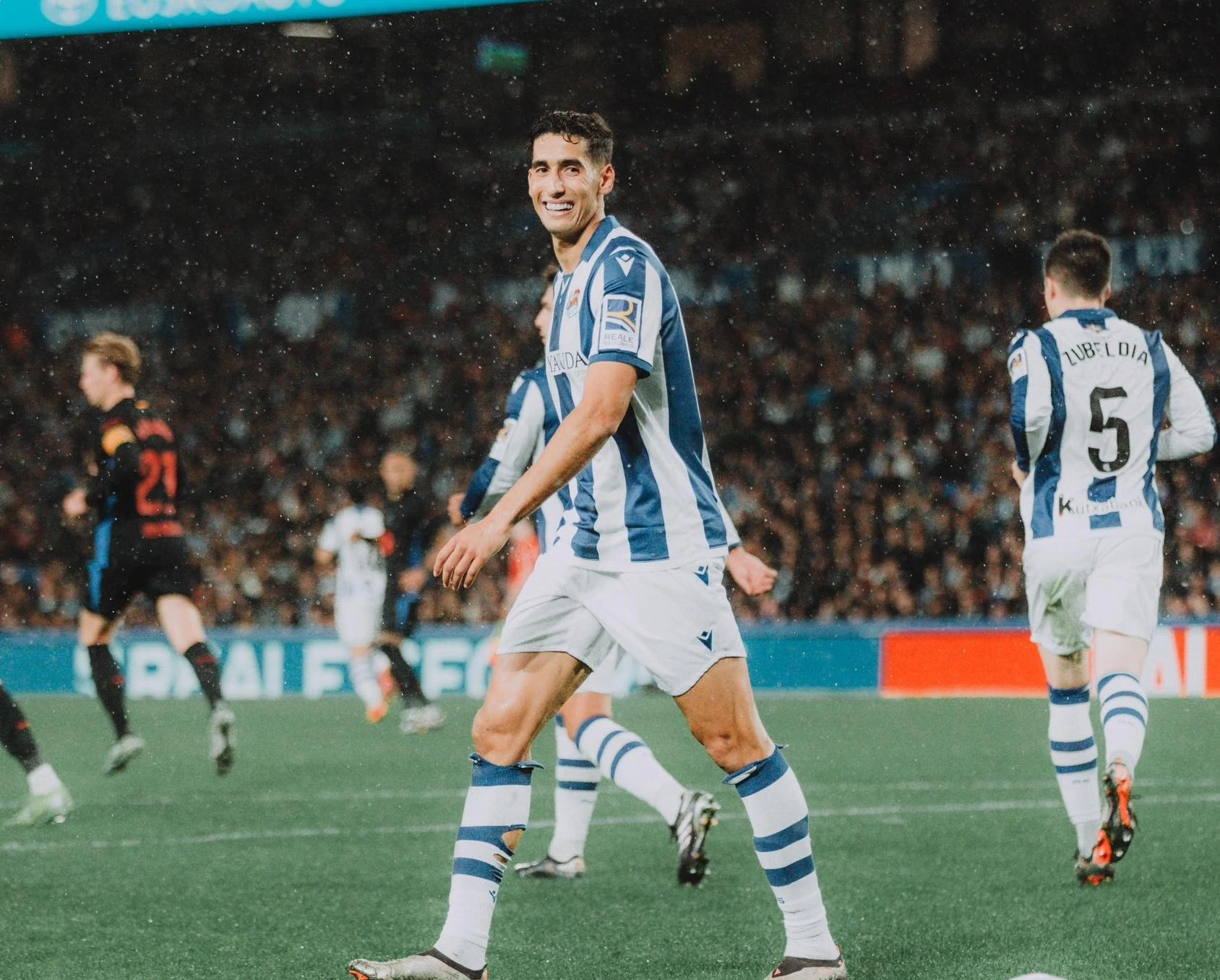 alt=L'OM relance la piste Nayef Aguerd