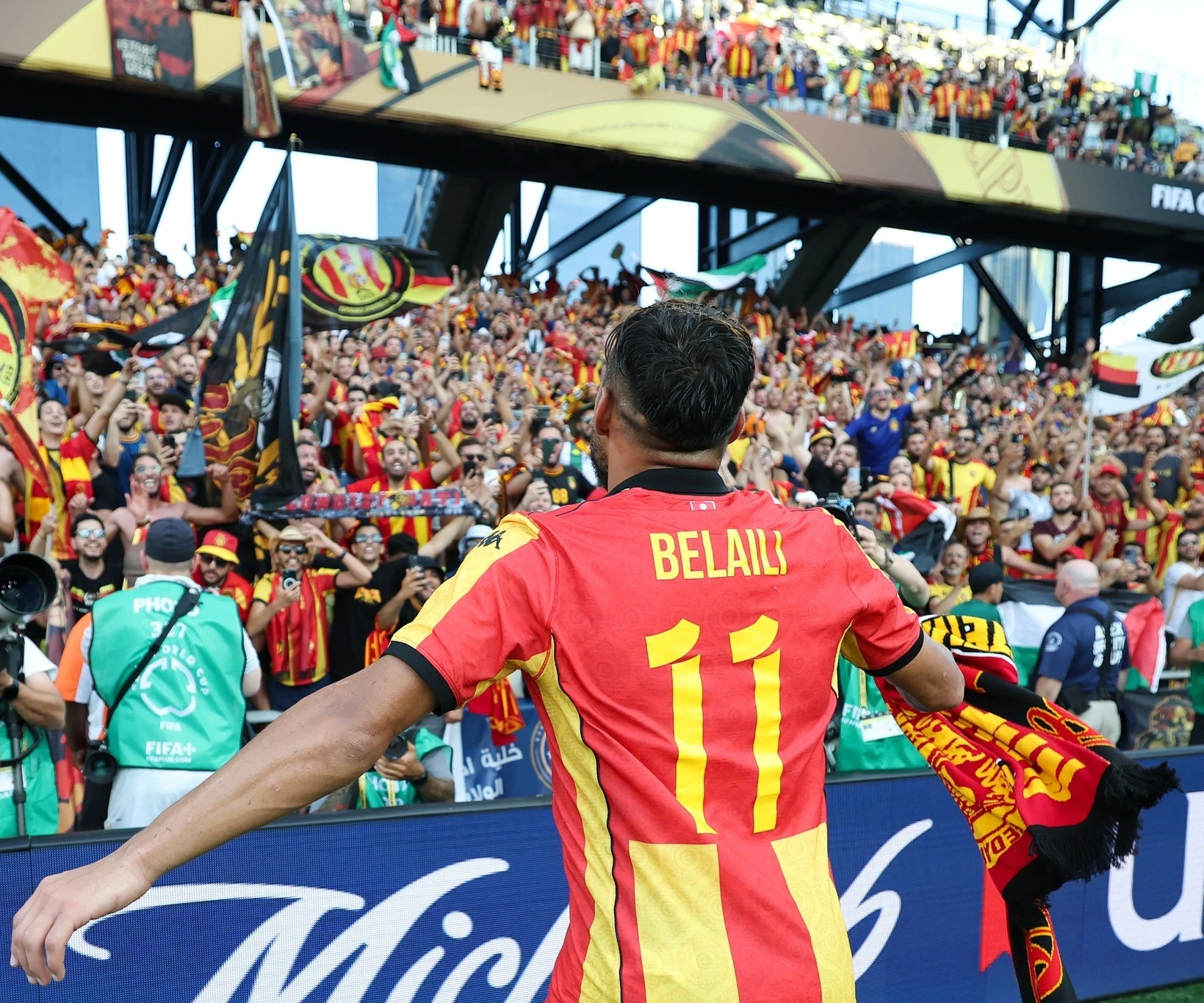 la police française a interpellé Belaili à cause d’une altercation liée à la ceinture de sécurité de son fils, rapporte footmercato.