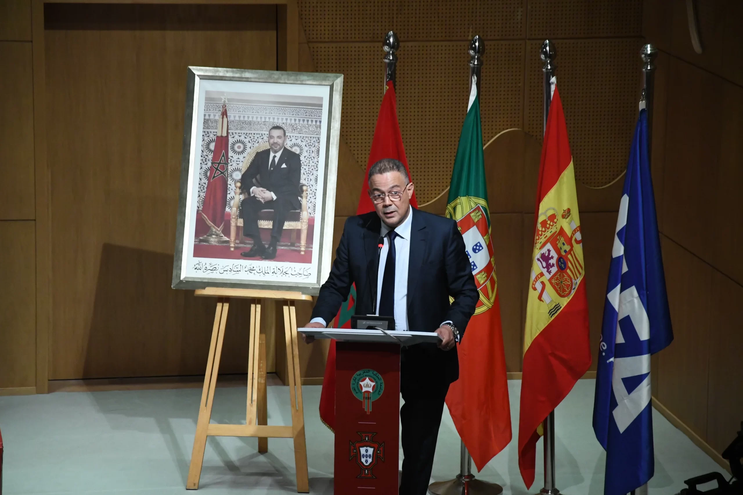 alt="Lekjaa stade final Mondial 2030 lors d'une conférence sur l'organisation de la Coupe du monde"