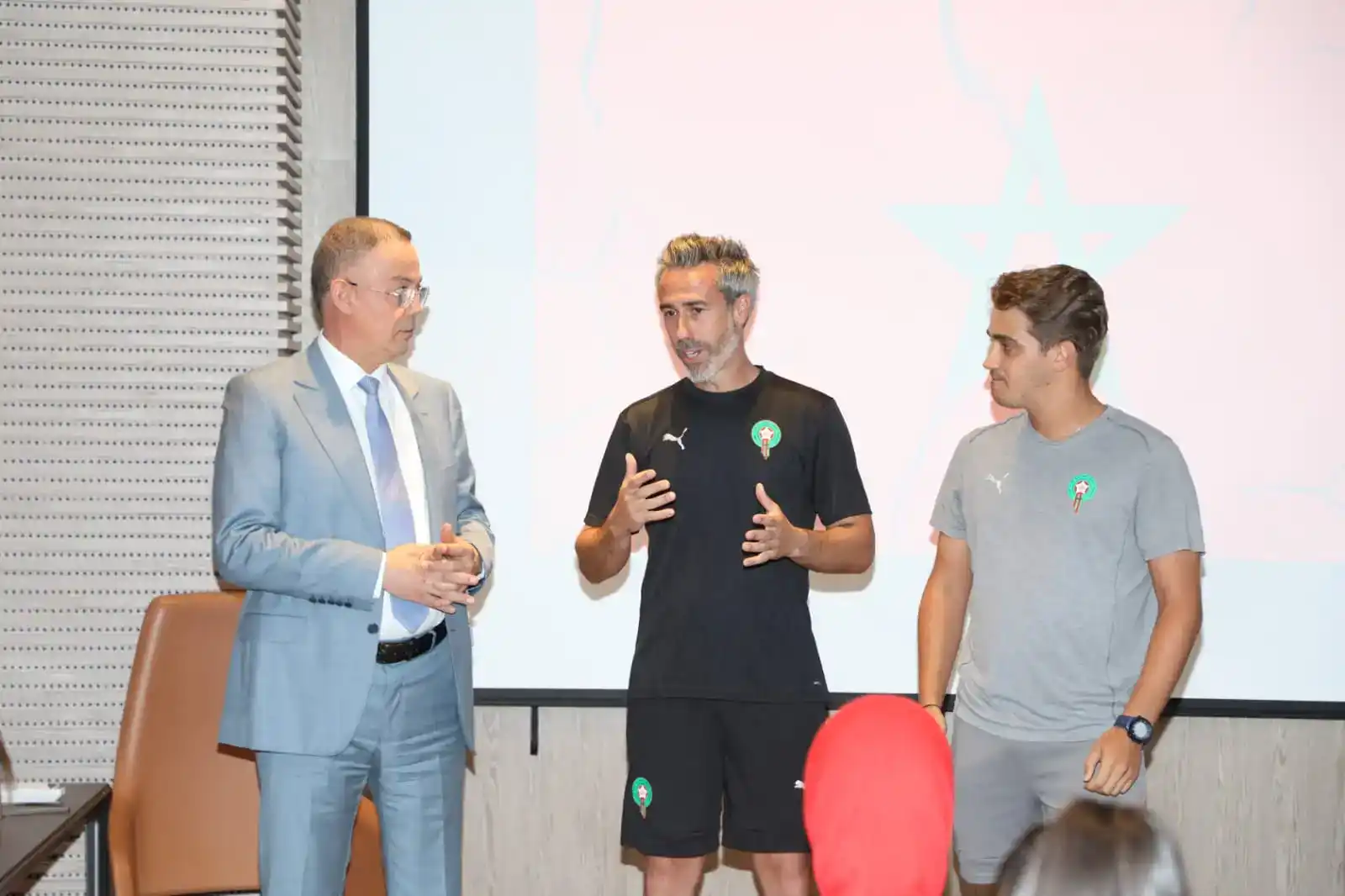 Fouzi Lekjaa a rendu une visite symbolique aux Lionnes de l’Atlas. L’objectif : galvaniser l’équipe nationale féminine avant son entrée en lice à la CAN féminine face à la Zambie, ce samedi 5 juillet à 21h.