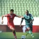 match amical Raja Hassania : Moses Orkoma à la lutte avec un joueur du Hassania