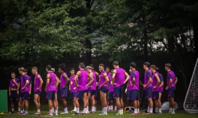 alt="Les joueurs du FC Barcelone à l’entraînement lors de la tournée asiatique estivale 2025"
