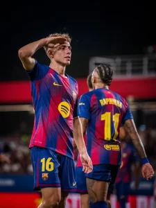Fermin Lopez célèbre un but lors de la victoire du Barça qui balaye Côme au Trophée Gamper 2025.