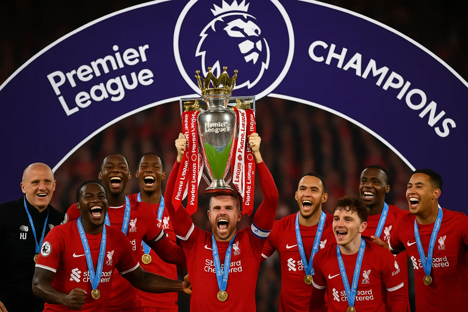 alt= Premier League 2025-2026. Liverpool entame la défense de son titre ce vendredi face à Bernmouth.