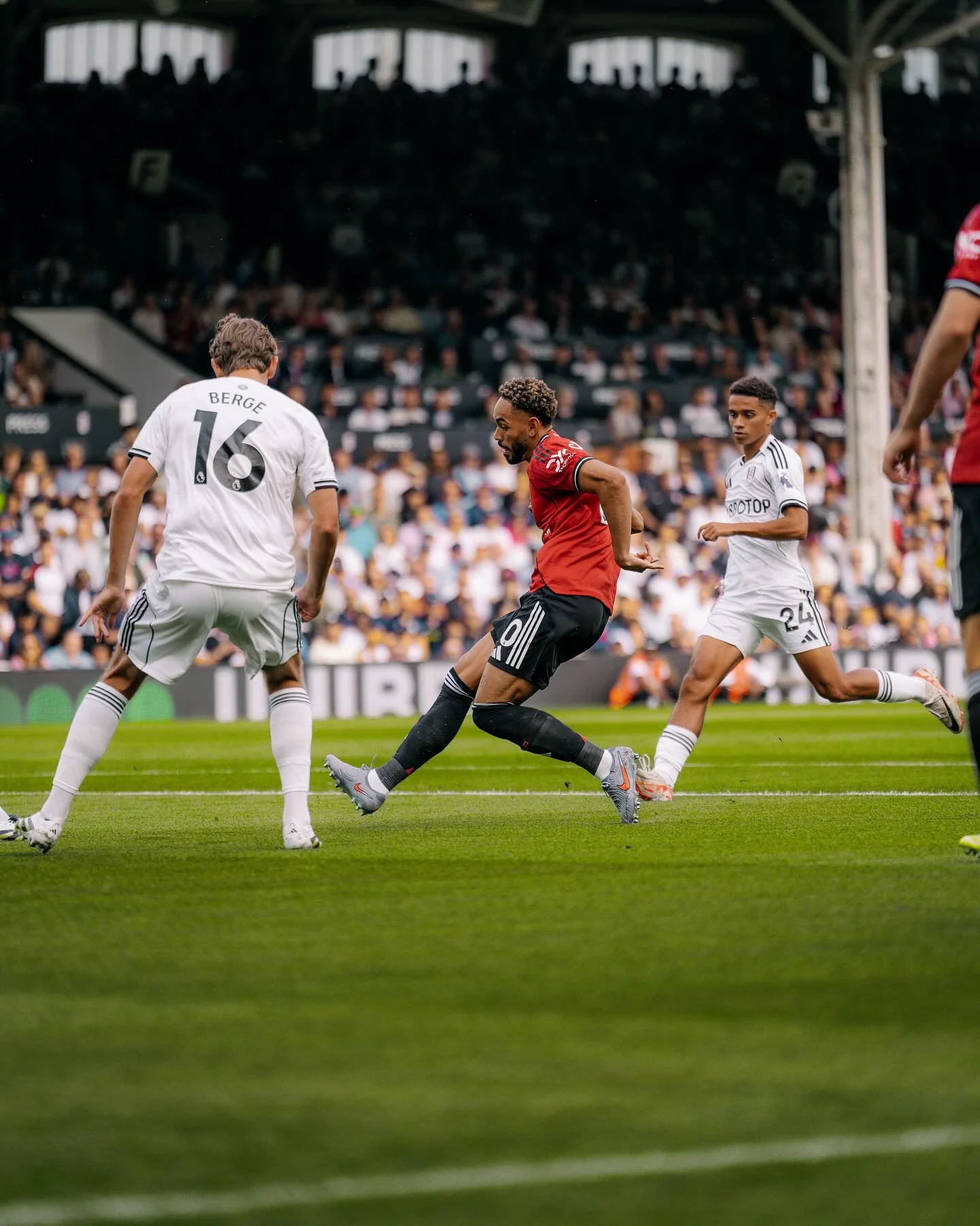 alt= Manchester United accroché par Fulham