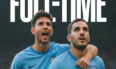 alt= Manchester City cartonne Wolverhampton. Ici sur cette photo, les joueurs de City célébrant la victoire 4-0 contre Wolverhampton lors de la 1ʳᵉ journée de Premier League