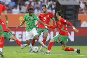 alt= SM le Roi félicite la sélection nationale des joueurs locaux