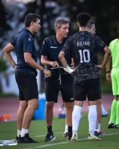 alt= Santos mécontent de l'arbitrage Raja vs AS FAR