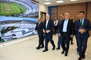 alt= Infantino séduit par le Grand Stade de Tanger