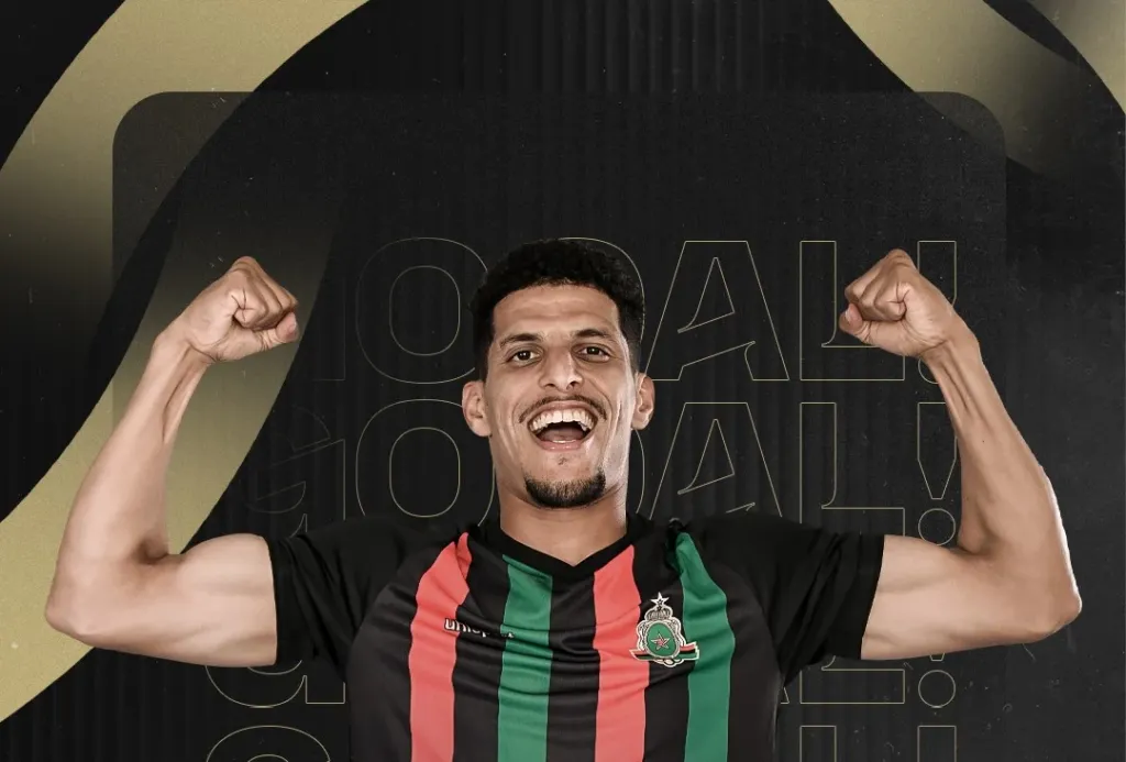 alt= Youssef El Fahli célèbre son but lors du classico WAC – AS FAR en Botola Pro au Complexe Mohammed V.