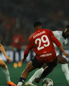 alt= Igamane s'offre un doublé mais Lille sombre