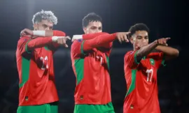 alt= les lionceaux expriment leur gratitude à SM le Roi