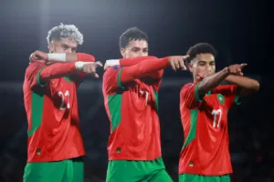 alt= les lionceaux expriment leur gratitude à SM le Roi