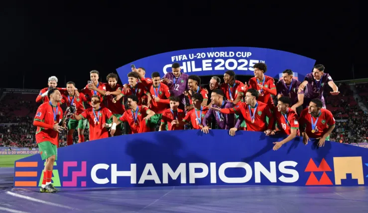 alt=Hakimi félicite les champions du monde