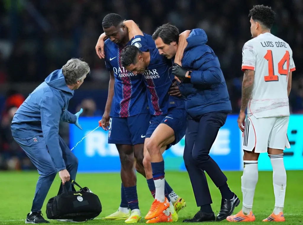 alt= Achraf Hakimi blessé out face au Bayern Munich