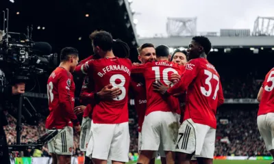alt= Manchester United bat Liverpool
