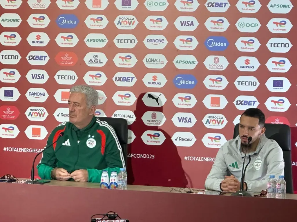 alt= CAN 2025 Petkovic face au défi congolais. Le technicien suisse alerte sur le danger des Léopards.