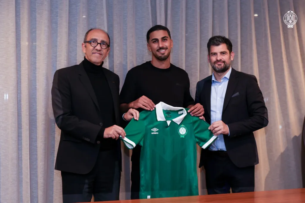 alt= Raja Casablanca signe Aymen Barkok