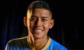 alt= Ramiro Vaca signe au Wydad.