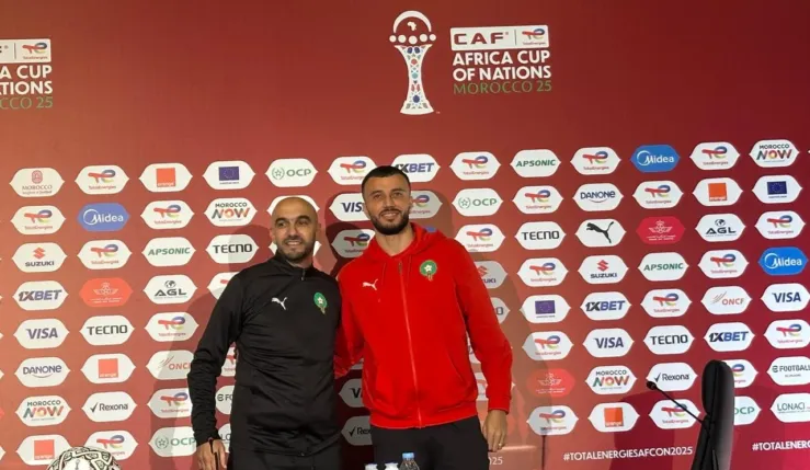 alt= Regragui met en garde ses joueurs avant la Tanzanie