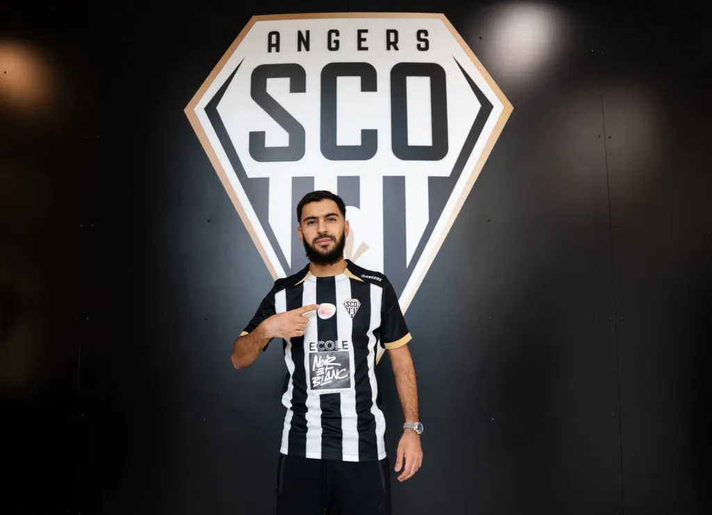 ALT= Amine Sbaï sous le maillot de SCO Angers.