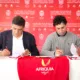 ALT= Hilal Tair paraphant son contrat avec le Hassania d'Agadir.