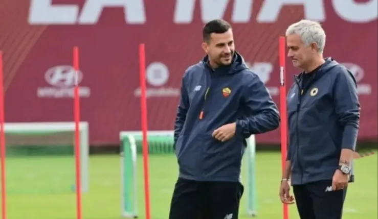 Alt= Joao Sacramento en compagnie de Jose Mourinho sous le maillot de la Roma.