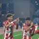 Alt= les joueurs du Kawkab de Marrakech célébrant leur victoire face au Hassania d'Agadir.