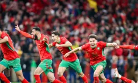 alt= les Lions de l'Atlas célébrant l'une de leur victoire en Coupe d'Afrique des nations Maroc 2025.