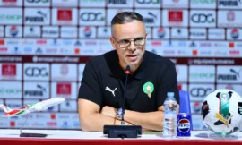 Alt= Mohamed Ouahbi, sélectionneur du Maroc en conféren ce de presse