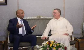 Alt= Fouzi Lekjaa, président de la FRMF, en compagnie de Dr Patrice Motsepe, président de la CAF.