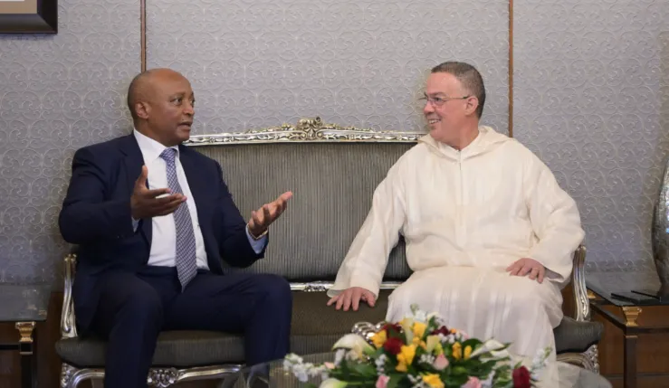 Alt= Fouzi Lekjaa, président de la FRMF, en compagnie de Dr Patrice Motsepe, président de la CAF.