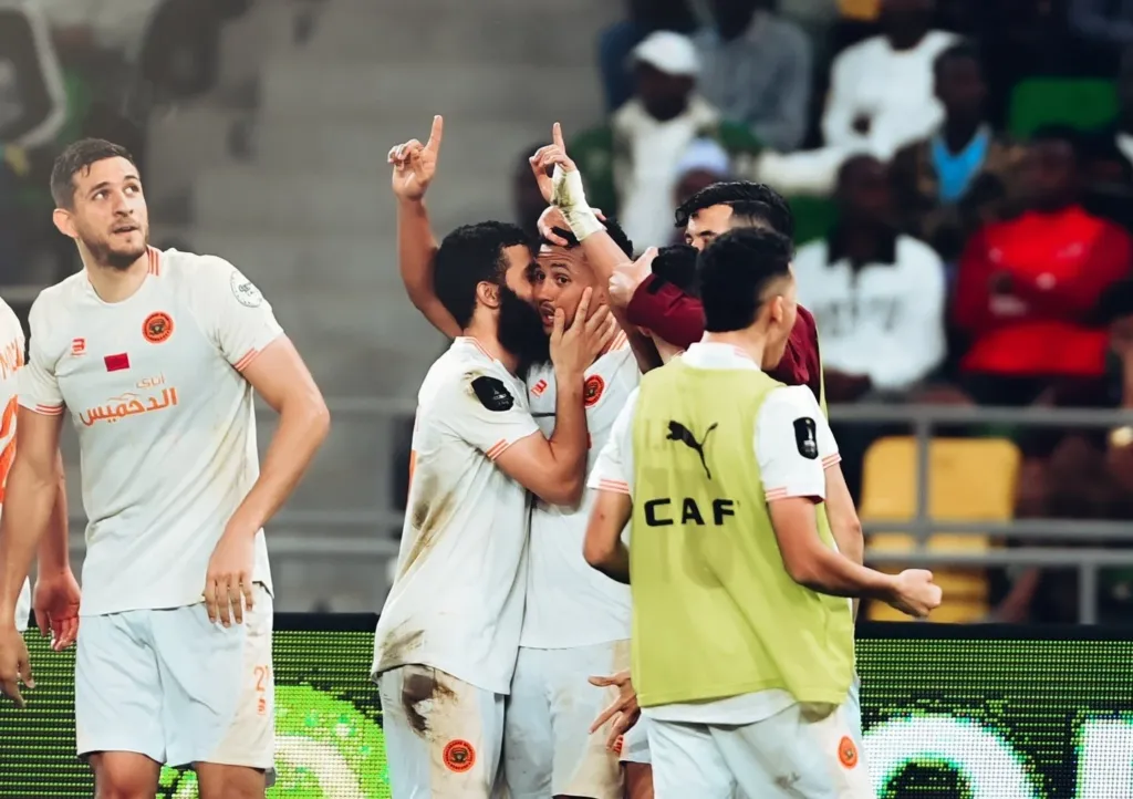 ALT= Les joueurs de la RS Berkane célébrant leur qualification en demi-finale de la Ligue des champions de la CAF.
