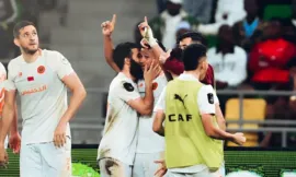 ALT= Les joueurs de la RS Berkane célébrant leur qualification en demi-finale de la Ligue des champions de la CAF.