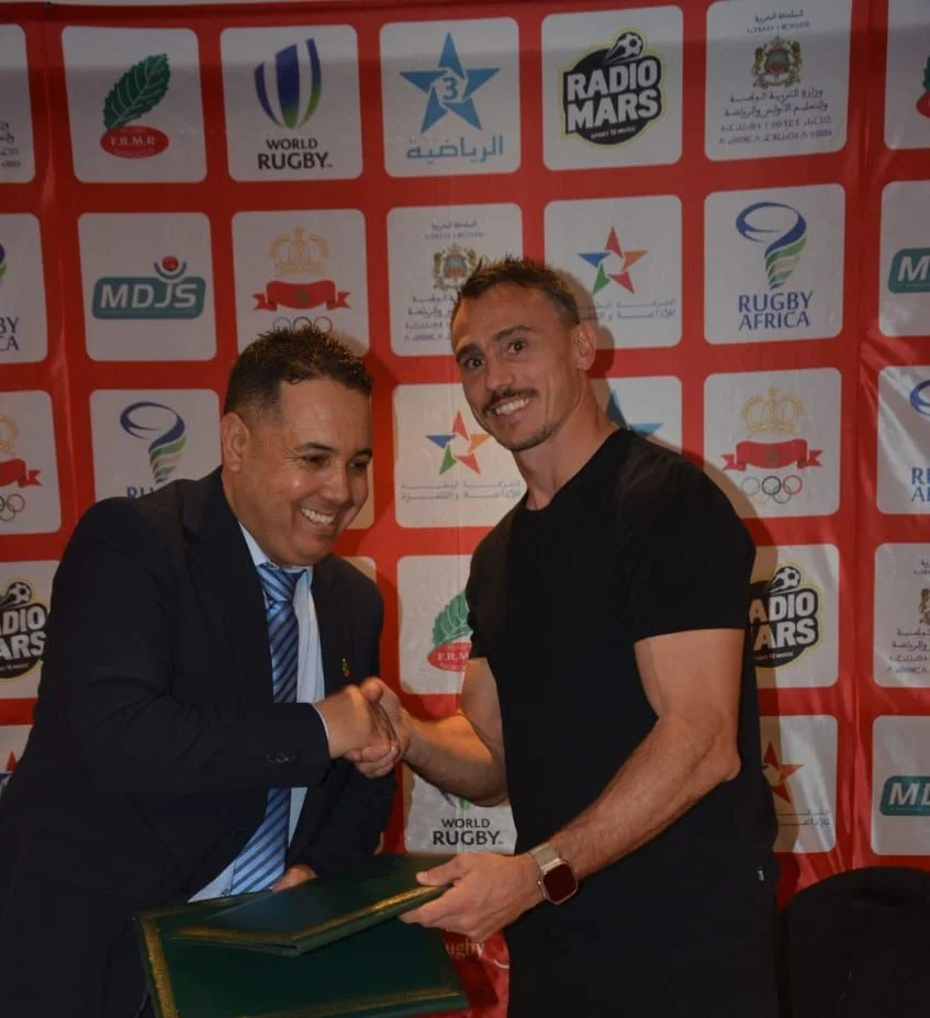 Alt= Hicham Oubaja, président de la FRMR et Juan José, entraîneur de l'équipe nationale de Rugby à sept.