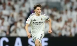 alt= Thiago Pitarch avec le maillot du Real Madrid.