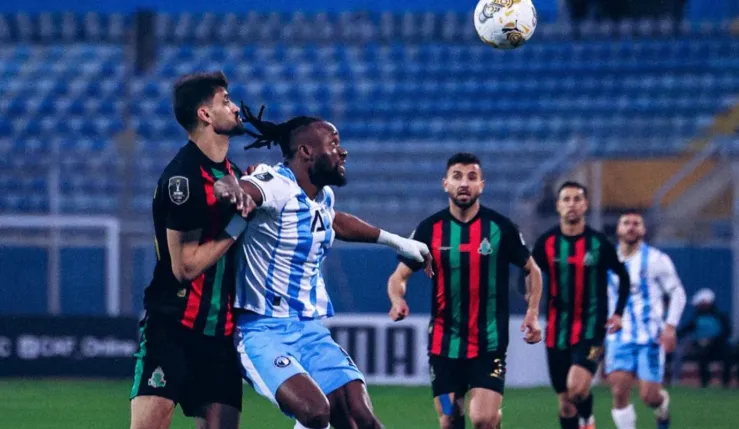 alt= Phase de jeu de la rencontre AS FARèPyramids FC en quart de finale retour de la Ligue des champions CAF.