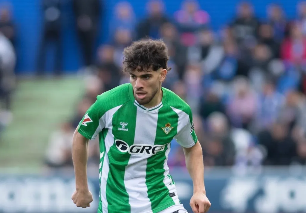 alt= Ezzalzouli élu meilleur joueur du Betis de mois de mars.