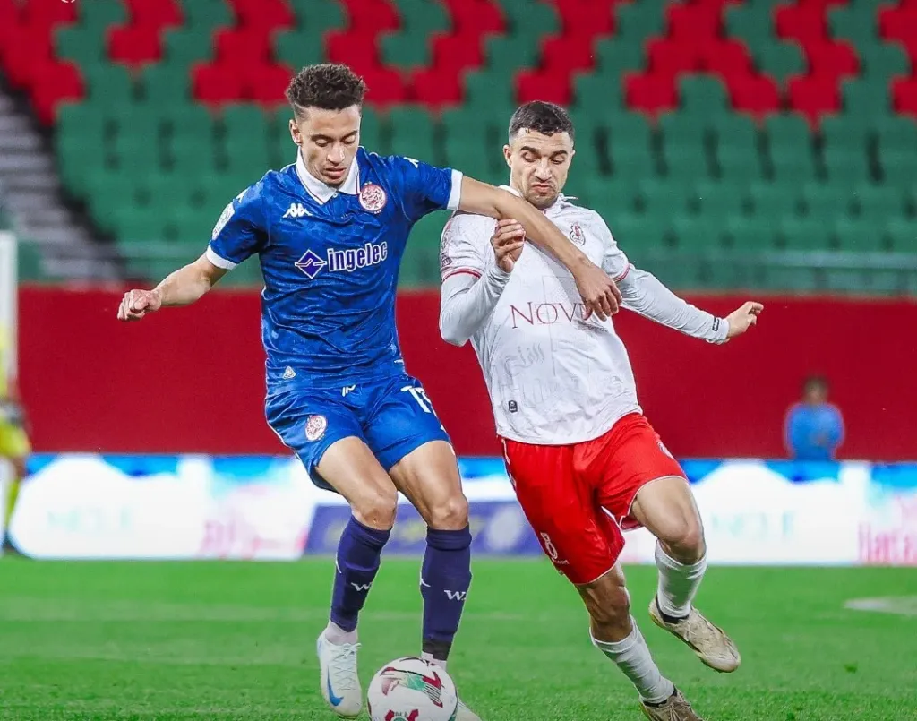 Alt= Phase de jeu de la rencontre FUS - WAC comptant pour la 10e journée de la Botola.