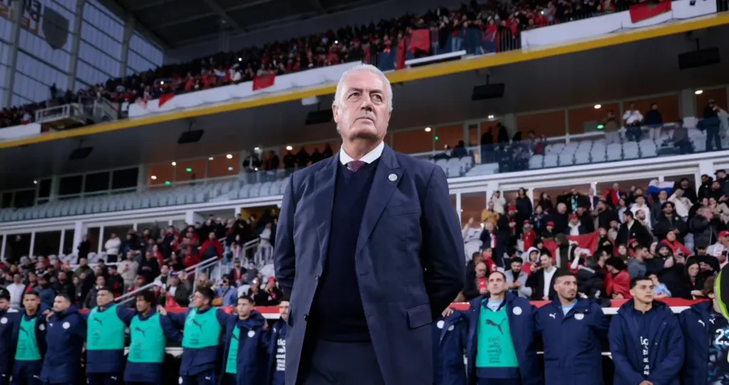 ALT= Gustavo Alfaro, coach du Paraguay.