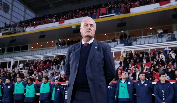 ALT= Gustavo Alfaro, coach du Paraguay.