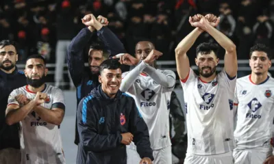 alt= Les joueurs de l'OCS célébrant leur victoire sur l'Union sportive Yaacoub Mansour.