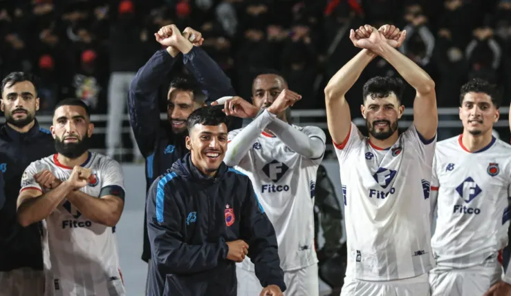 alt= Les joueurs de l'OCS célébrant leur victoire sur l'Union sportive Yaacoub Mansour.