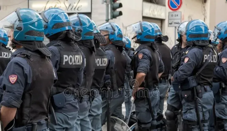 Alt= Scandale en Serie A escortes drogues, le football italien dans de sales draps.