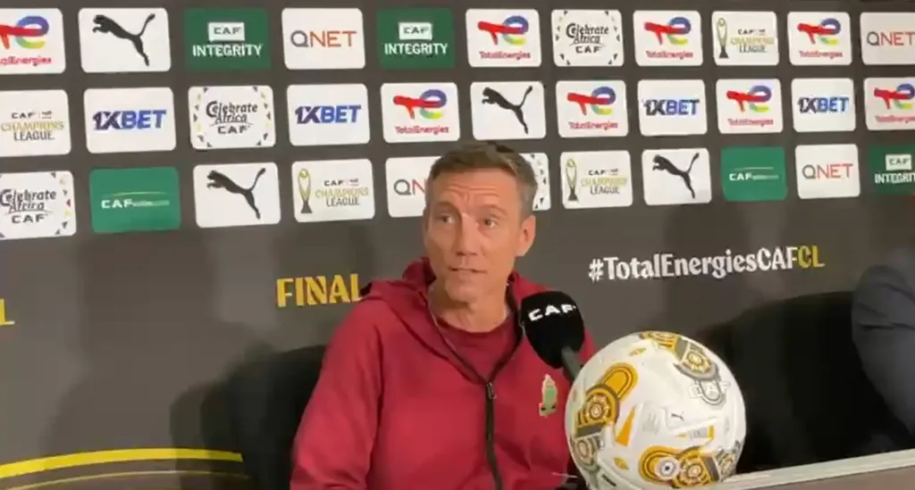 alt= Alexandre Santos avant Mamelodi Sundowns AS FAR.